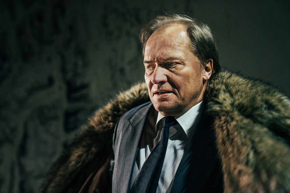 Per Egil Aske i Kongen av Veøy _ foto Erik Birkeland.jpg Per Egil Aske i Kongen av Veøy _ foto Erik Birkeland.jpg